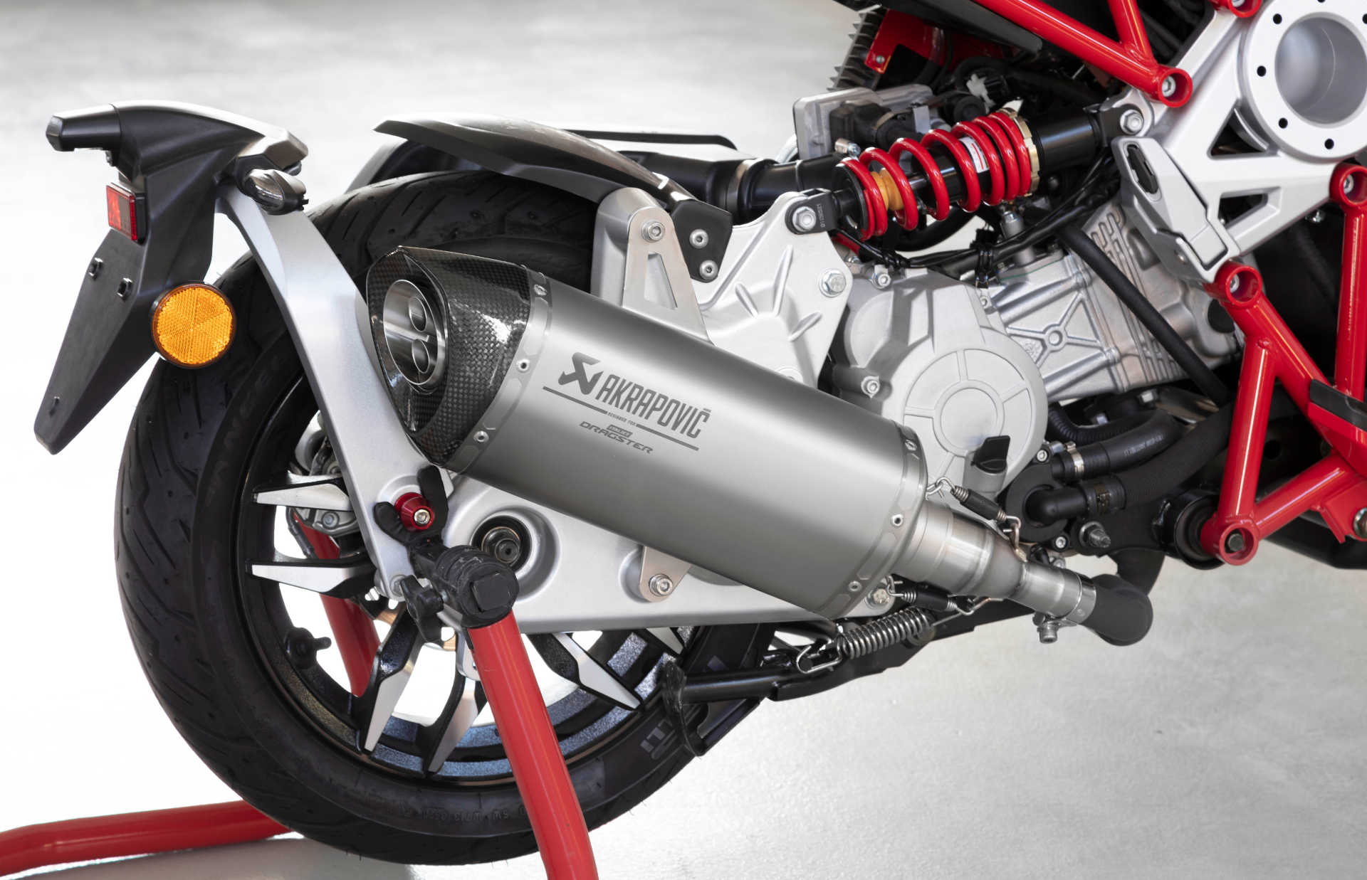Italjet Dragster 125/200 Akrapovič EU Homologated Muffler Slip-On Italjet Dragster 125/200 Akrapovič EU Homologated Muffler Slip-On