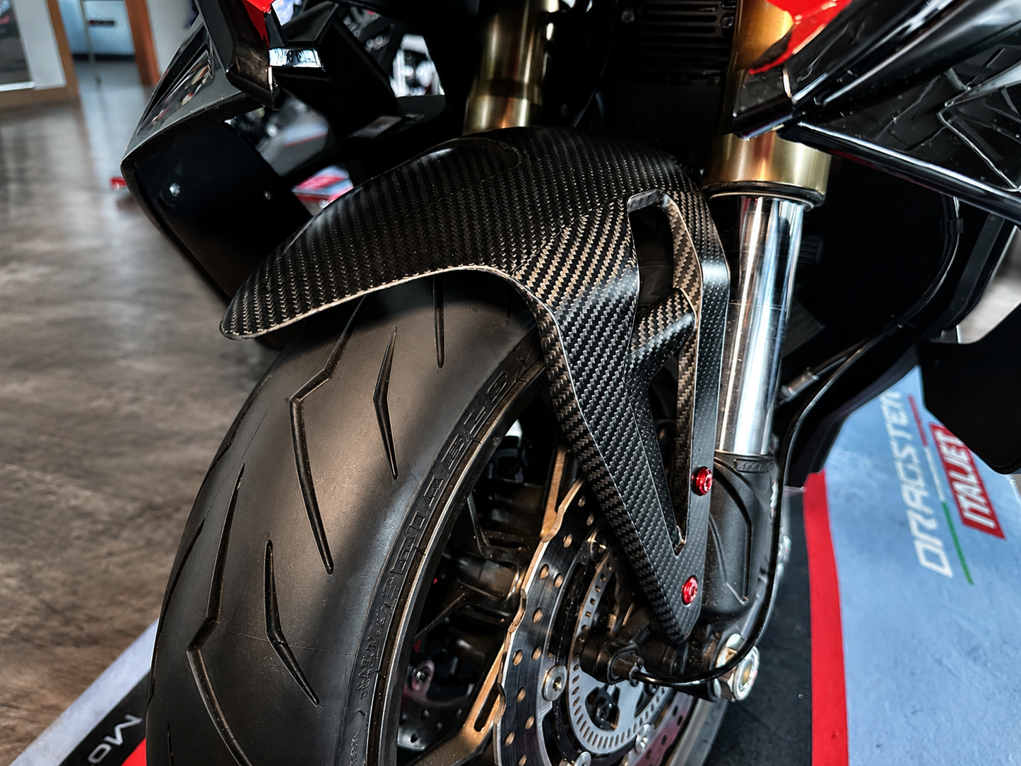 <tc>Italjet</tc> Dragster 459/700 Handgefertigter Carbon-Vorderkotflügel
